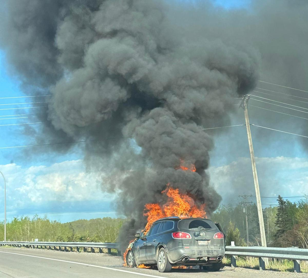 Dramatic Car Fire Erupts on I-35 During Morning Commute Dramatic Car Fire Erupts on I-35 During Morning Commute
