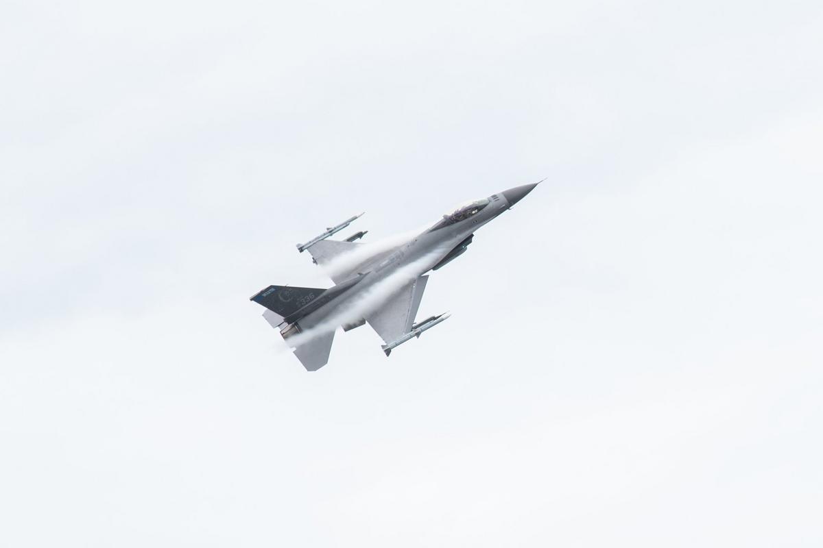 Duluth F-16 Fighter Jets Are Flying Over HS Football Game Duluth F-16 Fighter Jets Are Flying Over HS Football Game