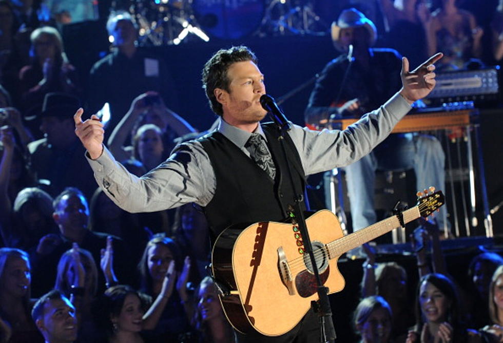 Blake Shelton Tops the Charts With ‘Who Are You When I’m Not Looking’