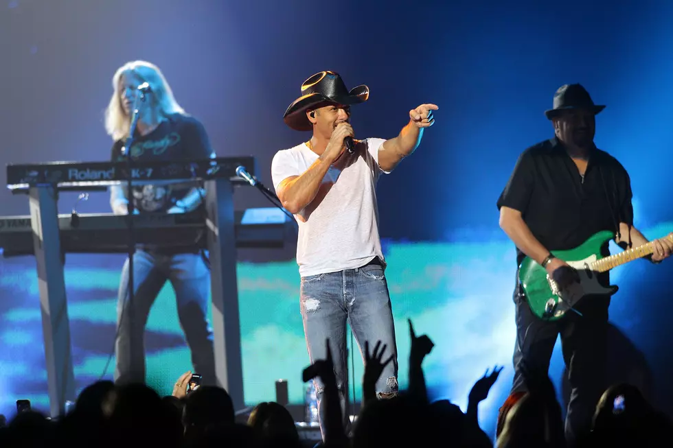 Tim McGraw Puts On The &#8220;Security&#8221; Shirt This Day In Country Music &#8211; July 26th