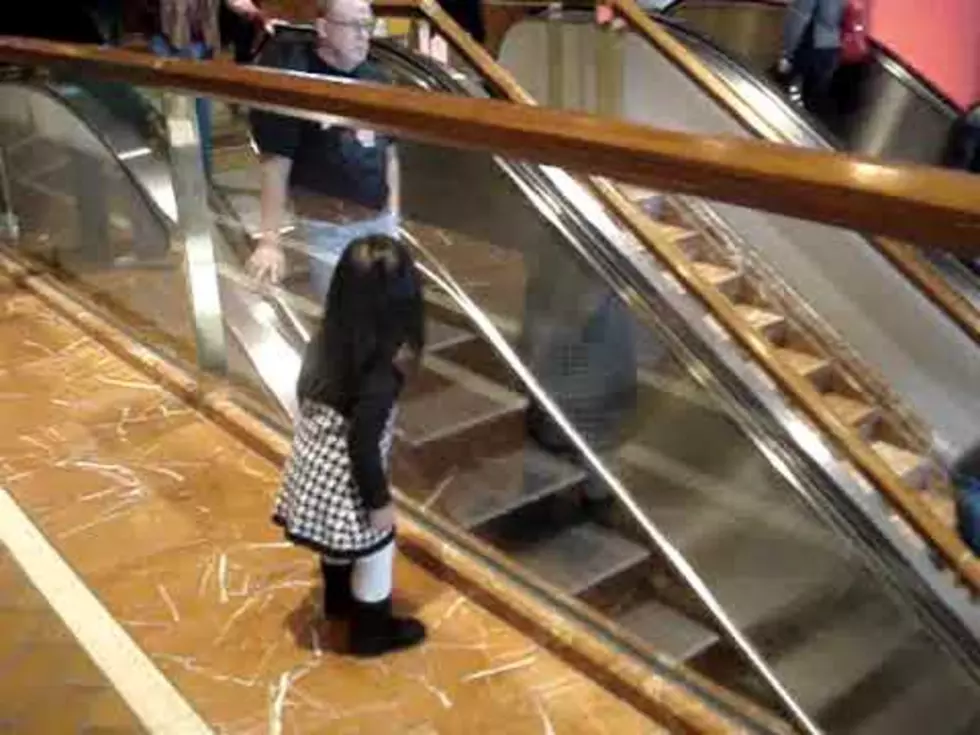 Little Girl Brightens The Day For Escalator Riders [VIDEO]