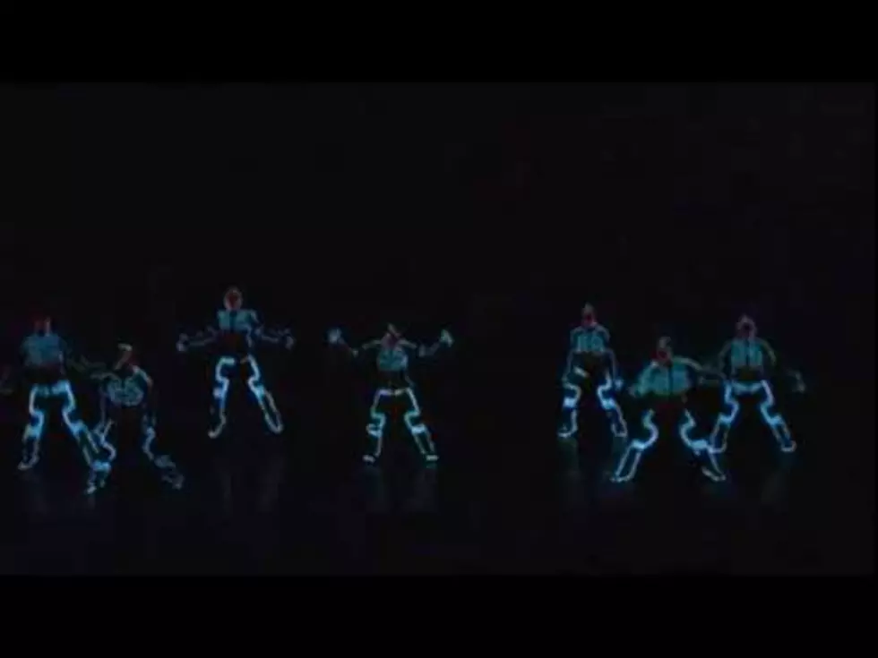 Amazing Light Up Dance Routine [VIDEO]