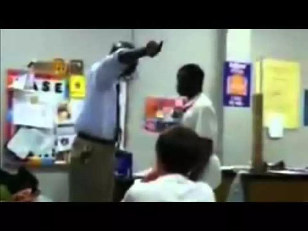 Amazing Teacher Stops Fight in Class Room [VIDEO]