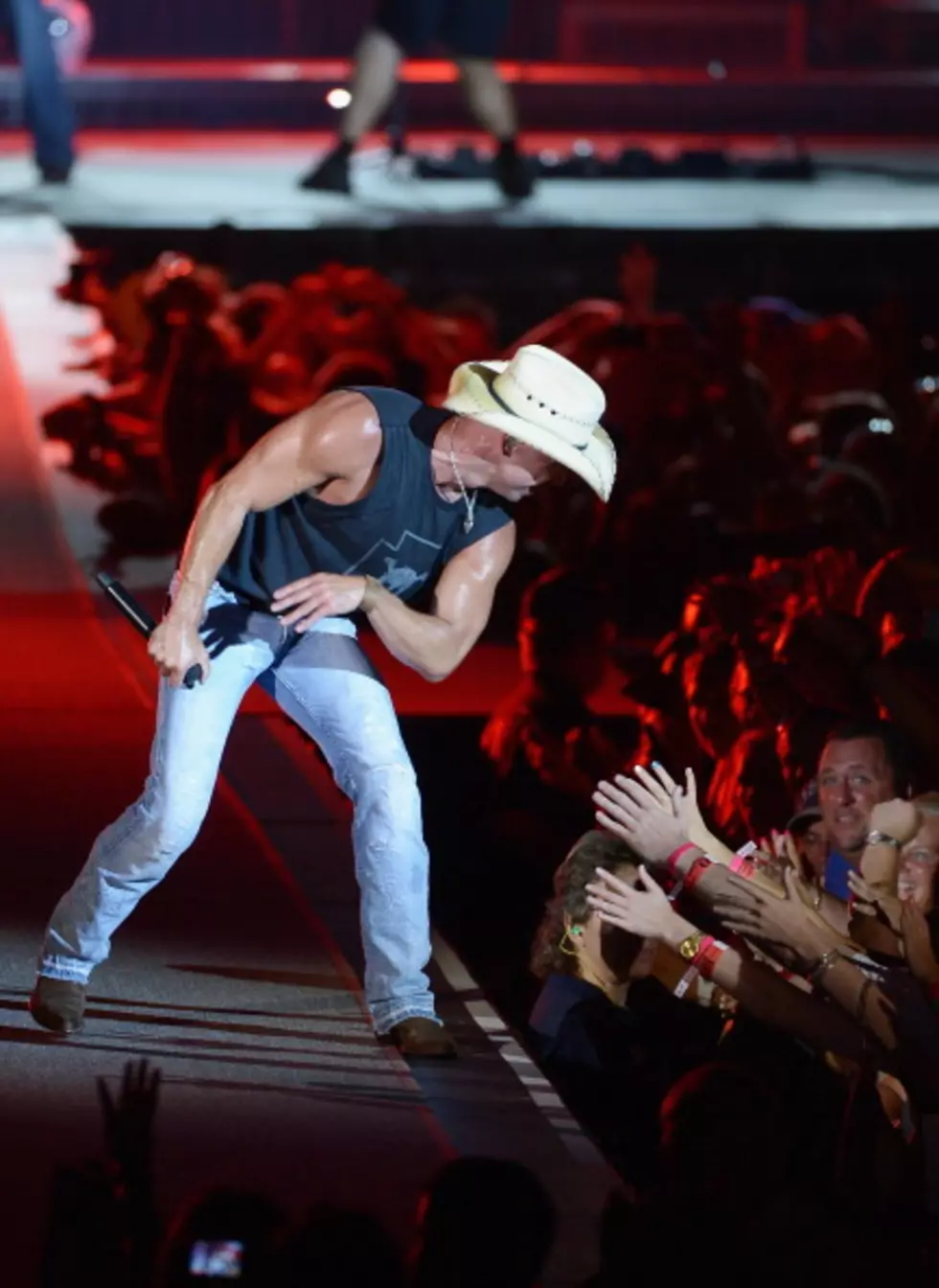 Kenny Chesney Brings No Shoes Nation Tour to the Metroplex Saturday
