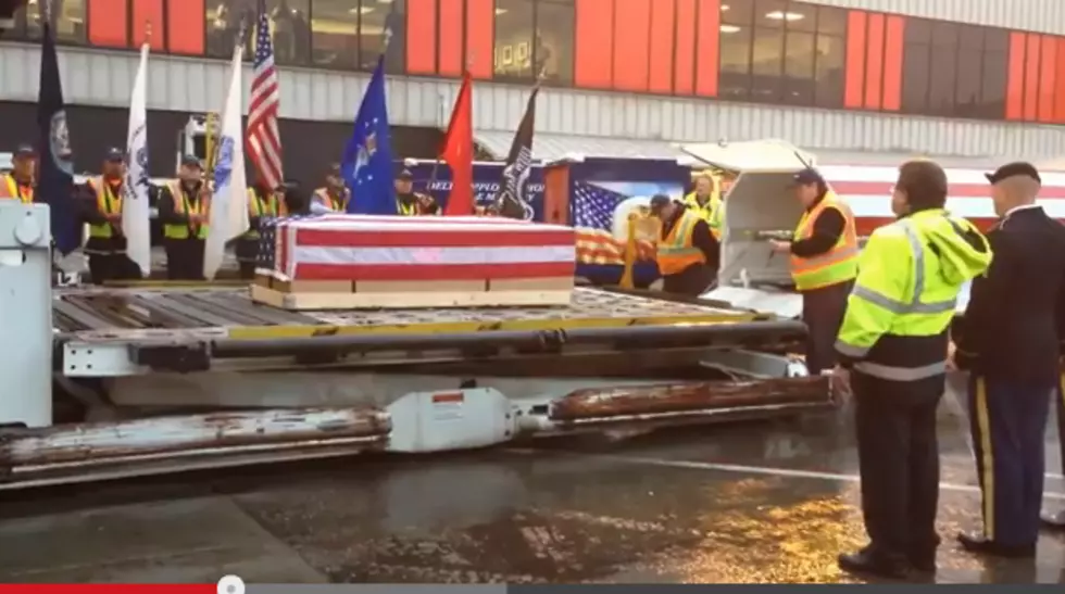Moving Video of Delta Airlines Honoring a Fallen Soldier