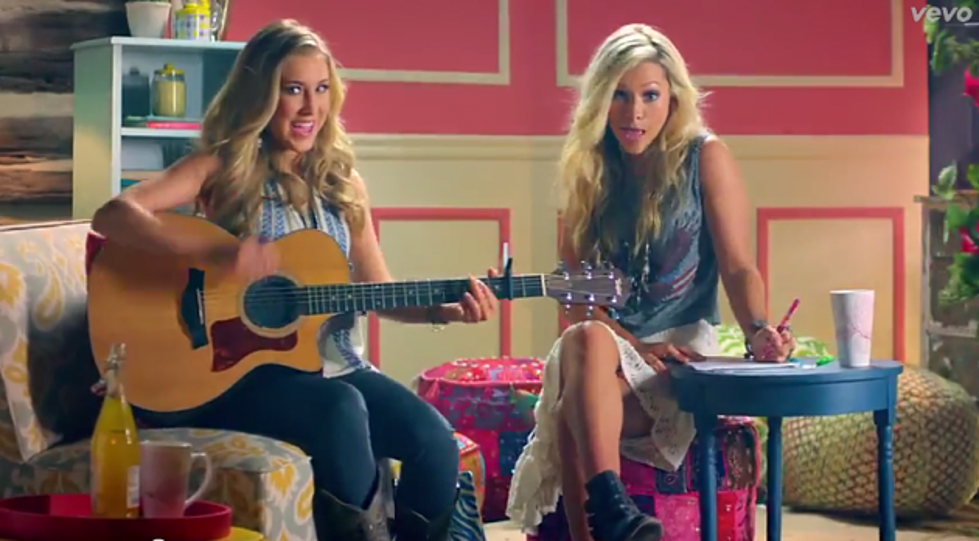 Maddie &#038; Tae: Not Your Typical &#8216;Girl In A Country Song&#8217; [Watch]