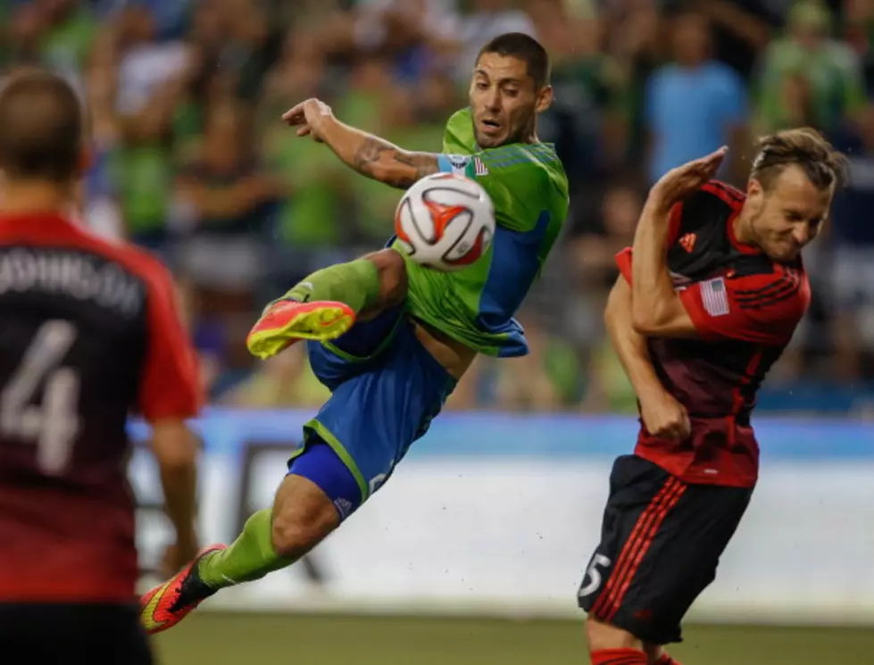 Clint Dempsey Gives up Shirt for Kid&#8217;s Popcorn [VIDEO]