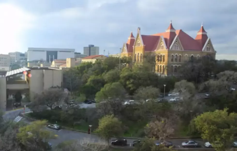 Texas State University Coed Sits Nearly Nude on Busy Library Steps [PHOTOS]