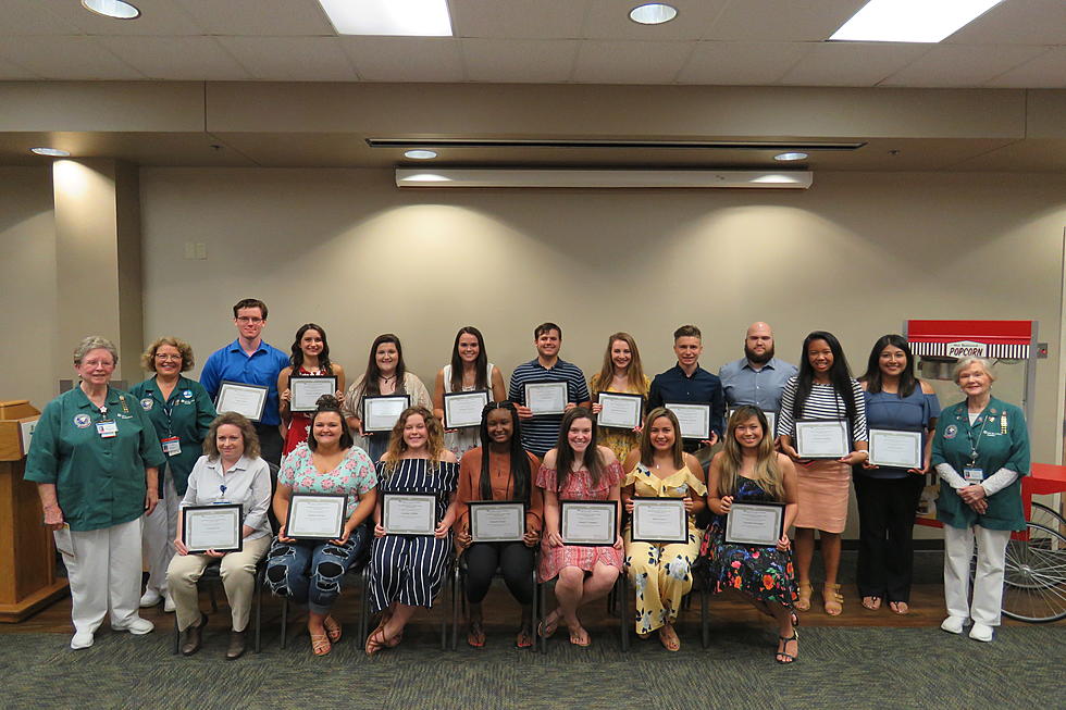 Hospital Volunteer Auxiliary Presents $21,000 in Scholarships