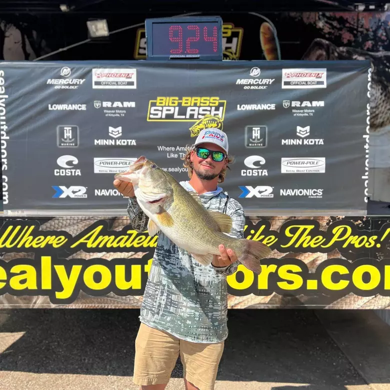 VIDEO: Watch This Texas Angler Land a Historic 17-Pound Bass