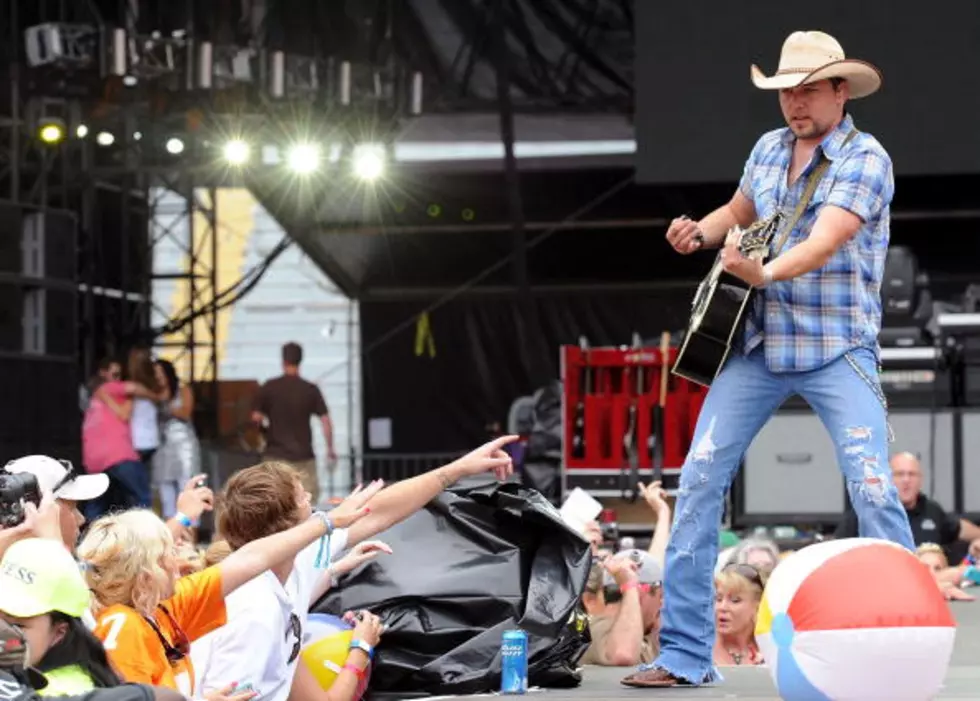 Jason Aldean Believes Great Entertainers &#8220;Work the Crowd Into a Frenzy&#8221;!