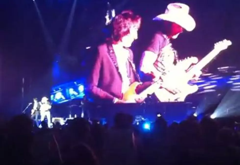 Brad Paisley and Ronnie Wood Let The Good Times Roll [Video]