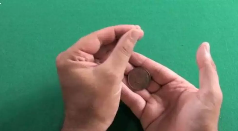 Simple Magic Trick &#8211; Disappearing Coin [VIDEO]