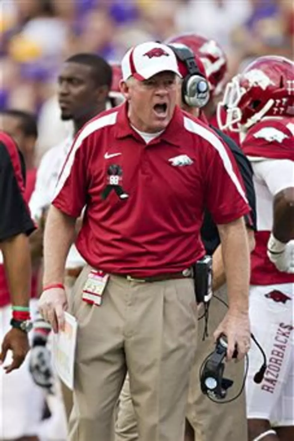 Petrino Gives Les Miles the Cold Shoulder [Video]