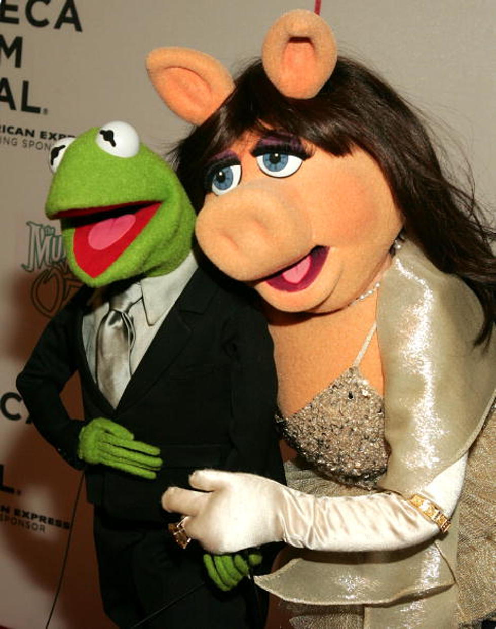 Miss Piggy To Make Appearance At CMA’s Tonight