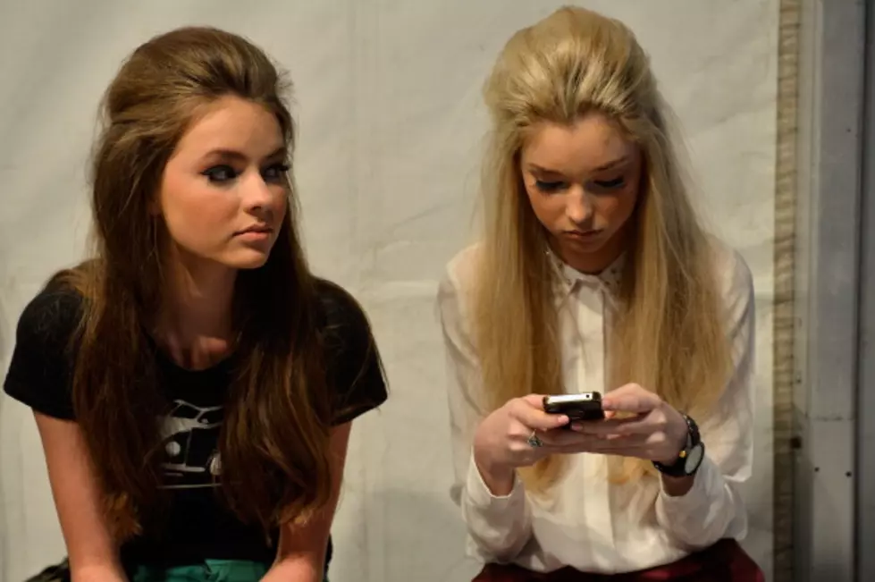 Warning. You Could Be Suffering From Smartphone Face [VIDEO]