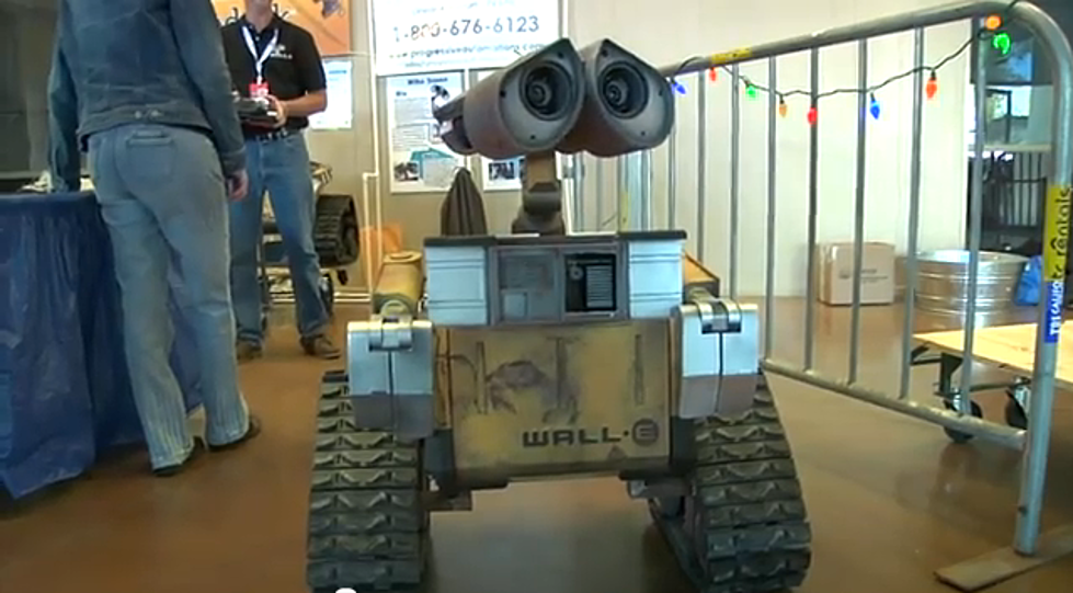 Man Makes Exact Replica of Pixar’s Wall-E [VIDEO]