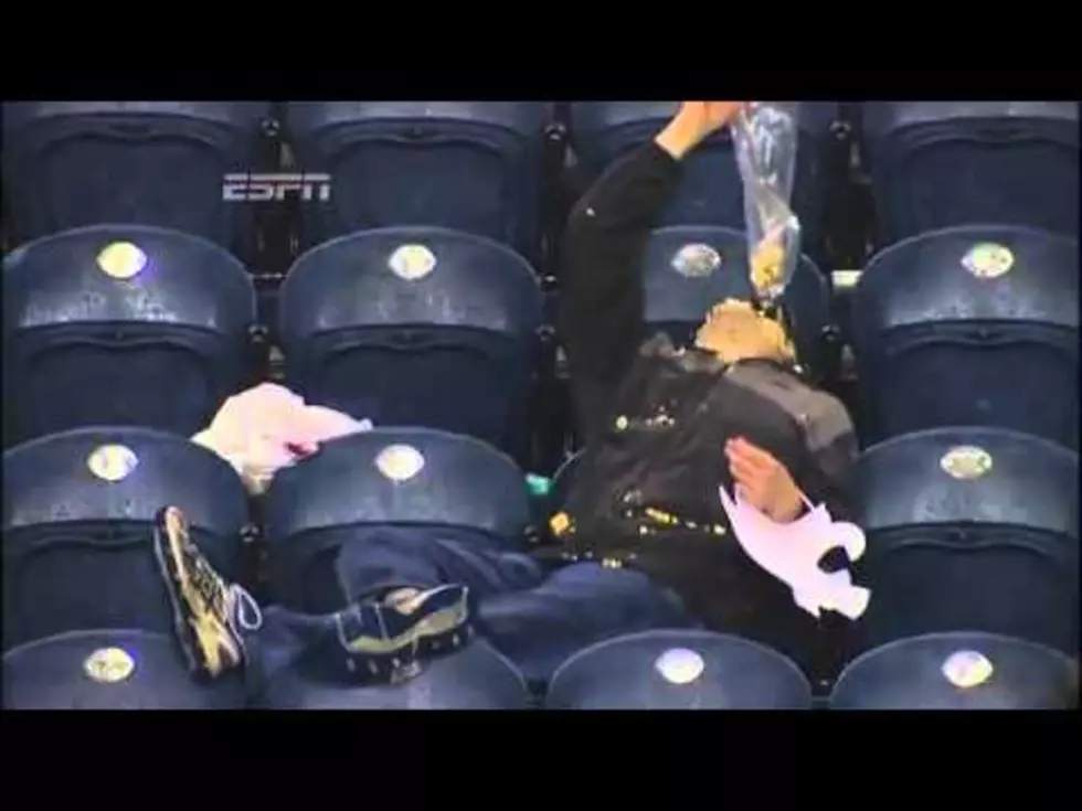 This Football Fan Knows How to Eat Popcorn! [VIDEO]