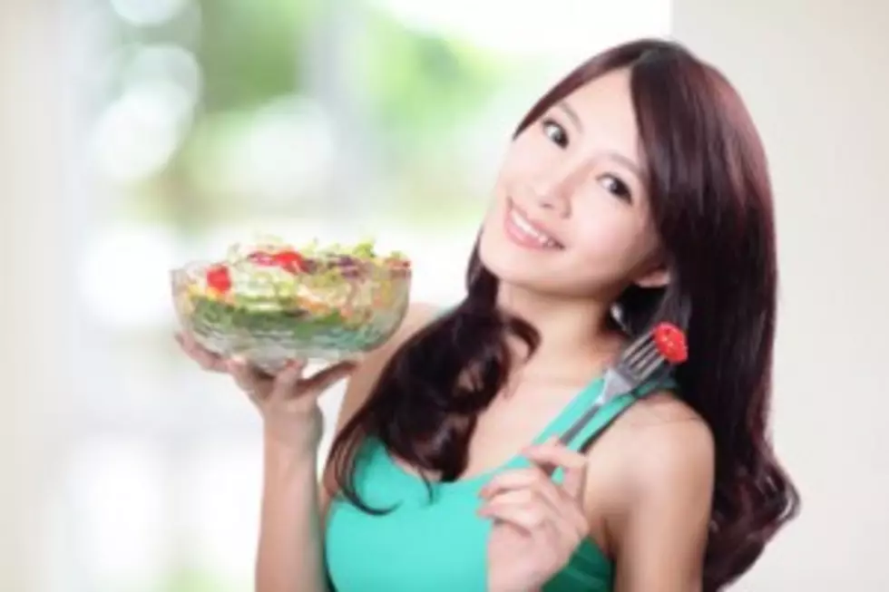 Restaurant In China Allows People To Eat Free If They&#8217;re Pretty &#8211; Global Oddities [VIDEO]
