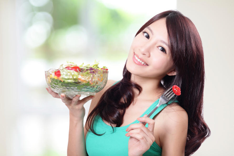 Restaurant In China Allows People To Eat Free If They’re Pretty – Global Oddities [VIDEO]