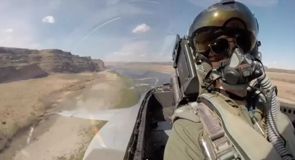 Low Level Flying in an F-18 in The Pacific Northwest [VIDEO]