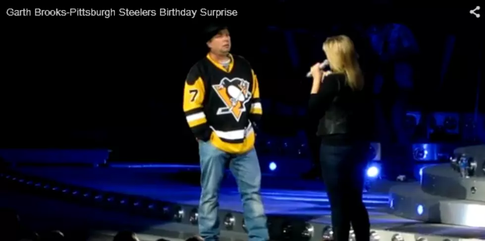 Garth Brooks Gets Surprised by Former Pittsburgh Steelers Legends and Coach [VIDEO]