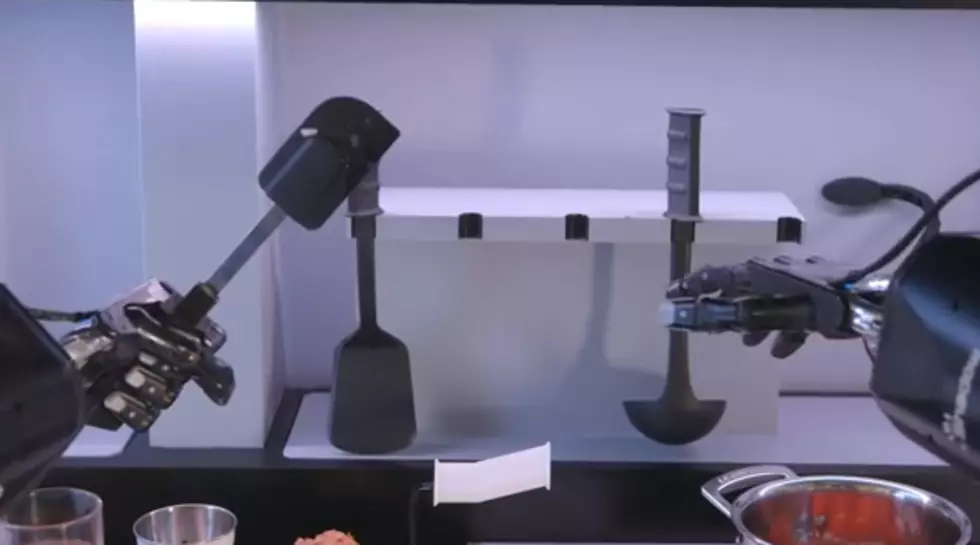 Robot Cooks Meals And Washes Dishes [VIDEO]