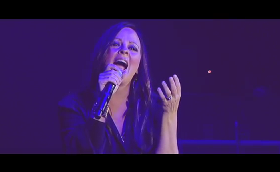 Sara Evans Beautifully Covers Sam Smith’s ‘Lay Me Down’ [VIDEO]