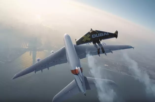 Jetman and Airbus Fly in Formation Above Dubai [VIDEO]