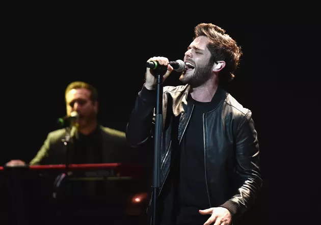 Thomas Rhett Covers Justin Bieber&#8217;s &#8216;Love Yourself,&#8217; Takes It To a Higher Level [VIDEO]