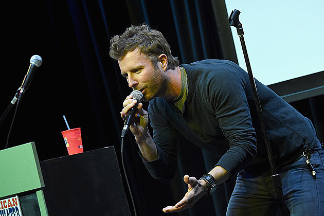 Did Dierks Bentley Just Shotgun a Beer on Stage with Duncan Keith? [PHOTO]