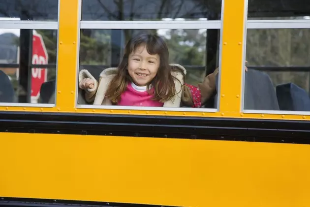 4-Year-Old Falls Out of Moving Bus in Arkansas, Immediately Receives Help [VIDEO]