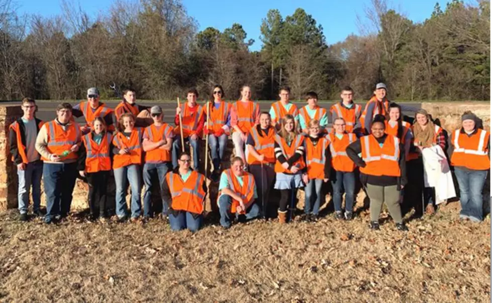 Simms ISD Students Cleanup a Portion of Bowie County 