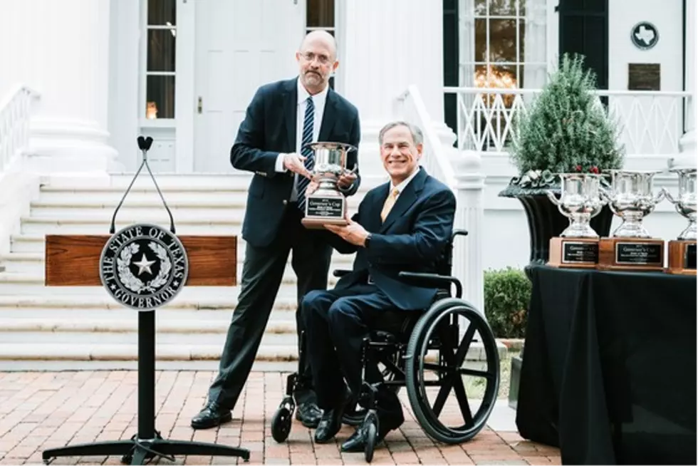 Texas Governor Accepts ‘Governor’s Cup’ Award For Record-Breaking 8th Year In A Row