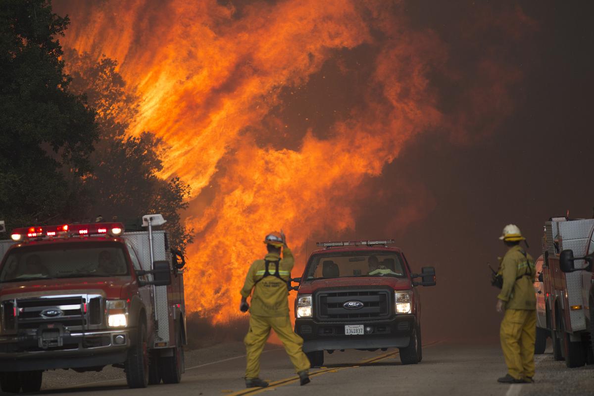 Dumper Fire Razorback Arkansas Firefighters 'Razorback Crew' Headed to Oregon