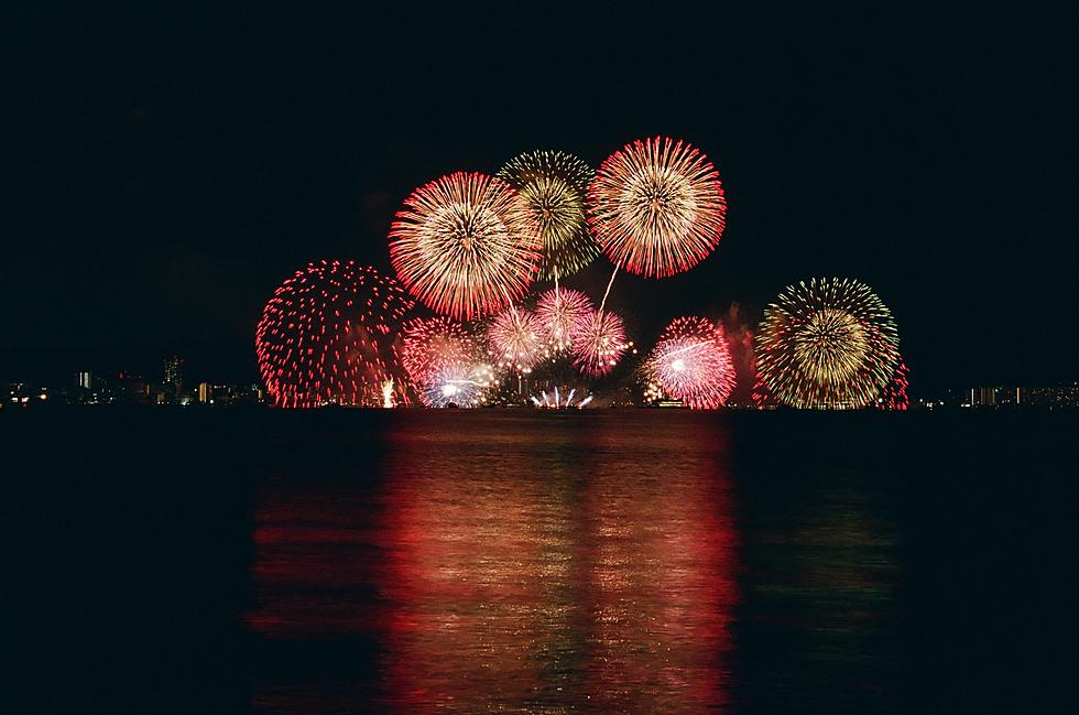 See Stunning Fireworks Memorial Day Weekend on Lake Hamilton