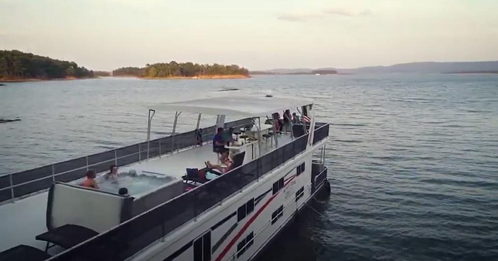 A Cajun’s Hilarious Luxury Houseboat Video Tour of Ar Getaway