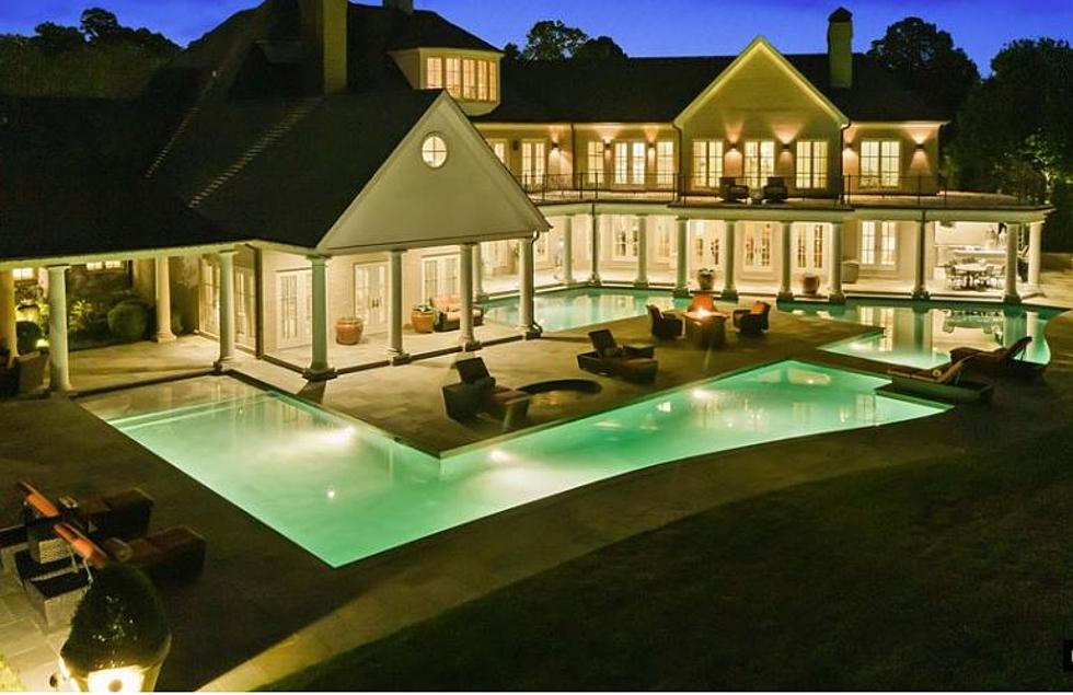 Stunning Arkansas House Features Wrap Around Pool &#038; Movie Theater