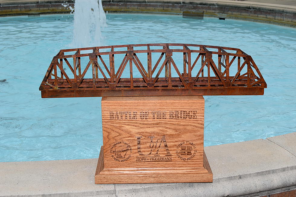 &#8216;The Battle of the Bridge&#8217; High School Rivalry Arkansas Vs Hope Oct. 29