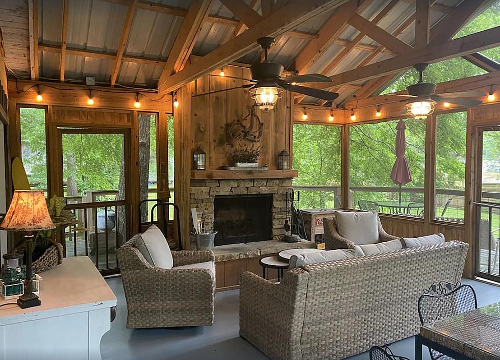 Stay in This Cozy Arkansas Cabin For a Breathtaking Winter Getaway