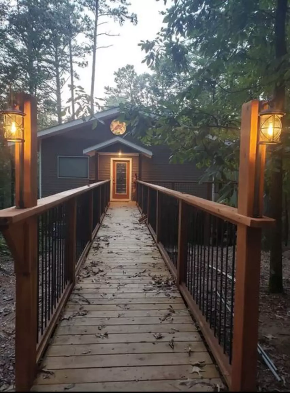 Stay in This Charming Treehouse Cabin in De Queen, Arkansas