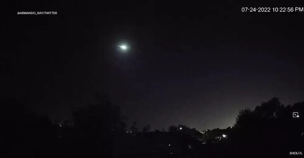 Texas Night Sky Lights up - Fireball or Alien Invasion?