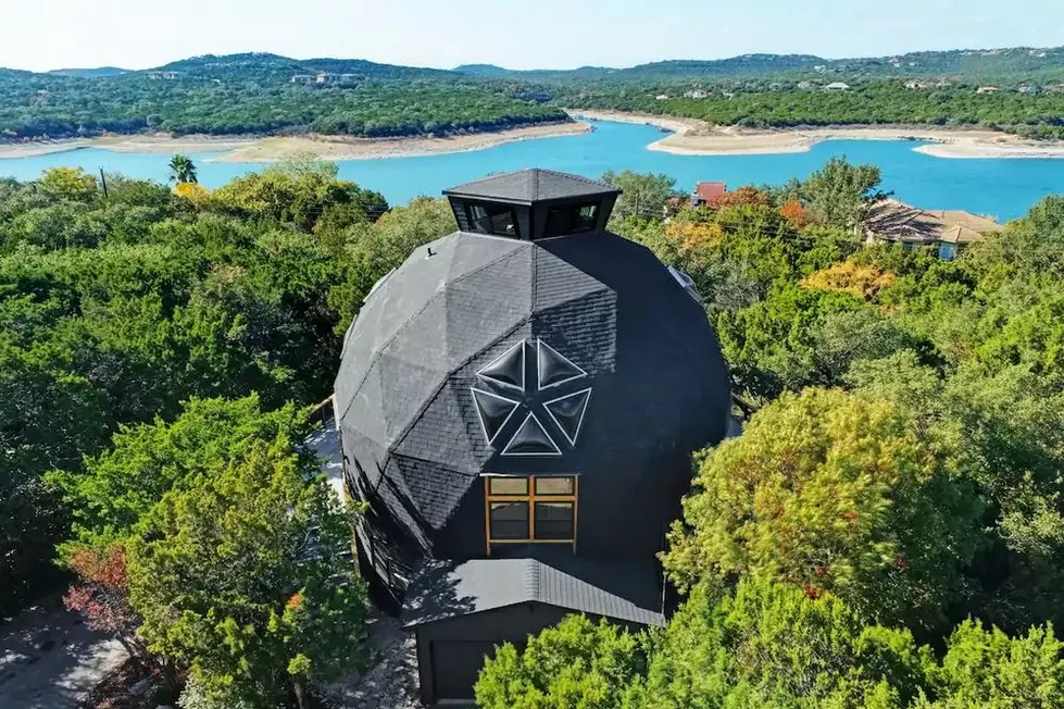 Dazzling house in Austin, Texas lets the family enjoy an indoor