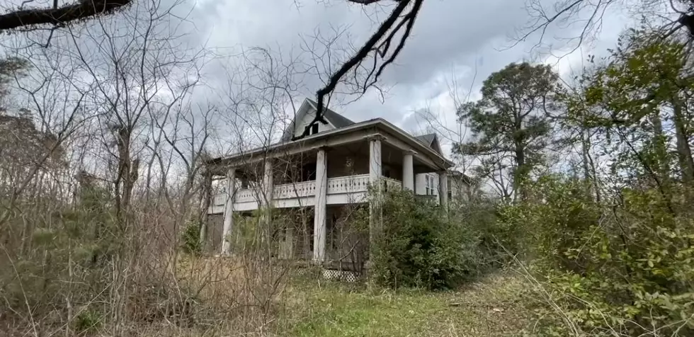 Abandoned Historic Home in Arkansas Looks Hauntingly Beautiful