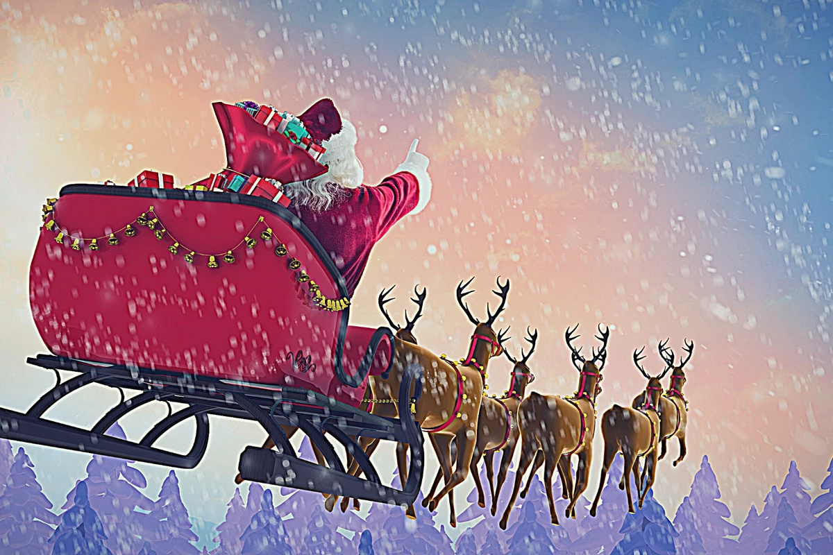 Дед Мороз едет на санях