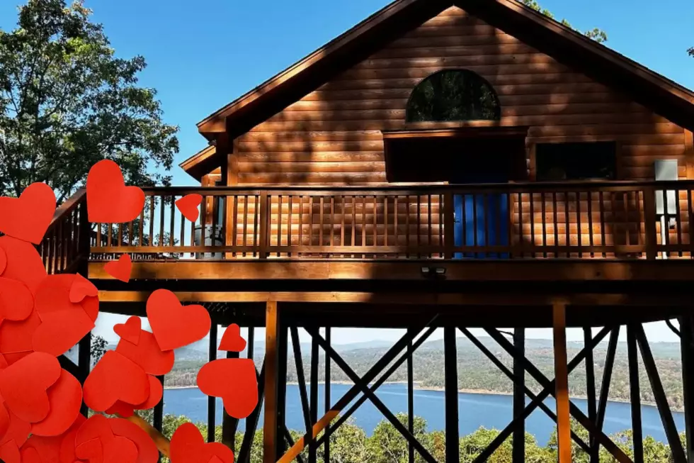 See Stunning Views at This Romantic Arkansas Treehouse Getaway