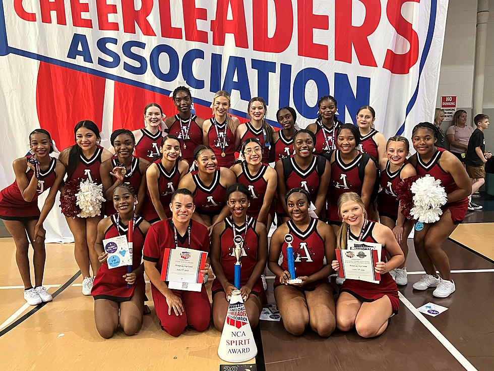 Arkansas High Cheerleaders Make Triumphant Return From Cheer Camp