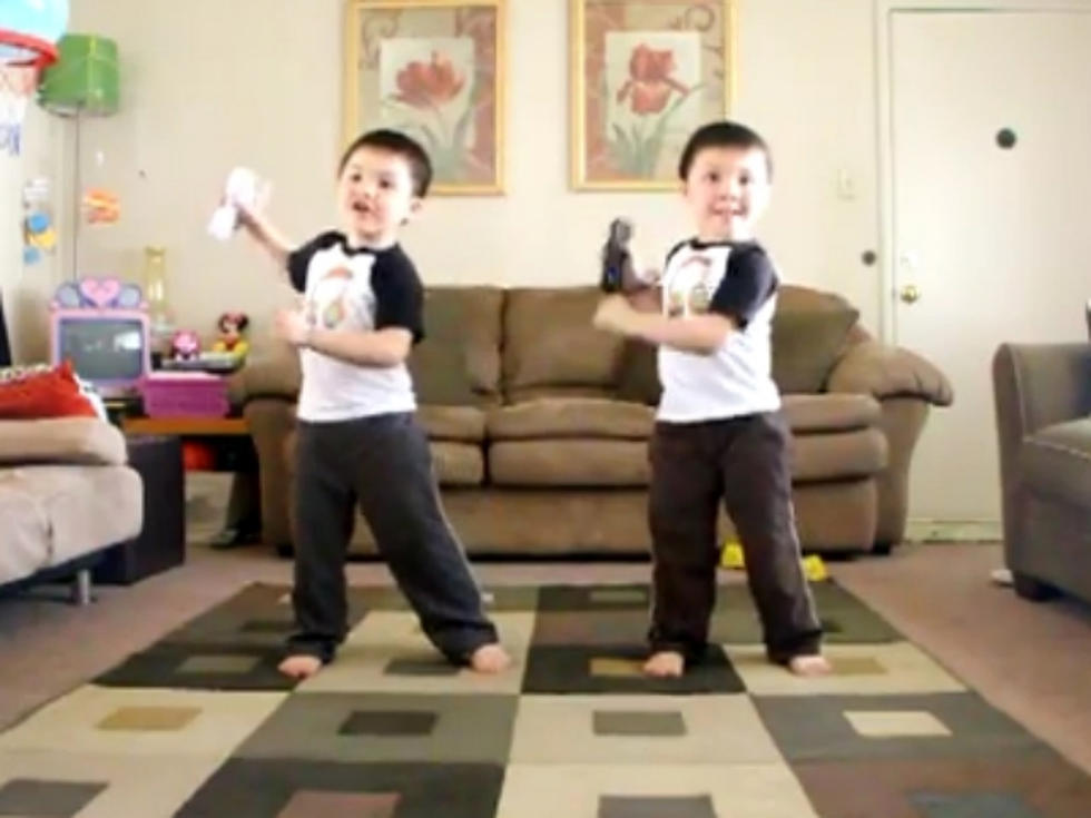Adorable Twin Boys Sing and Dance to Outkast’s ‘Hey Ya’ [VIDEO]