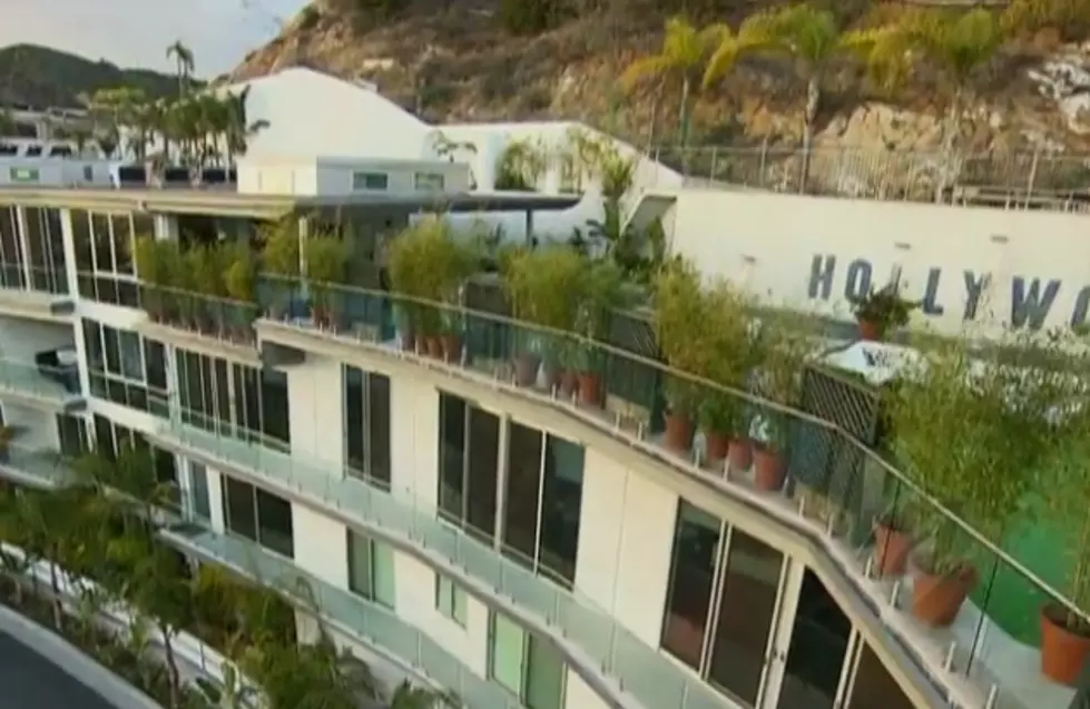 ‘American Idol’ Contestants Living in a Mansion That Was Once a Porno Set