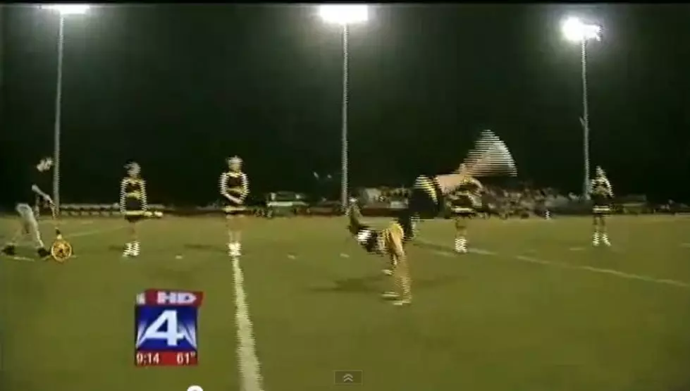 Dallas Cheerleader Breaks Guinness World Record [VIDEO]